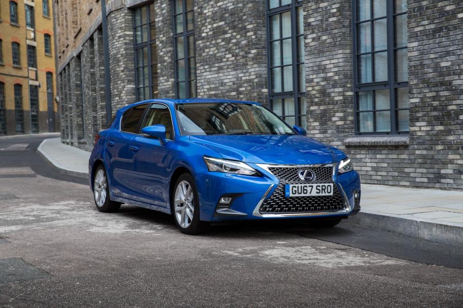  Lexus CT200h 2017 года  (UK) (фото 34 из 38)